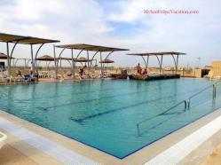 El Cachanilla Swimming pool in El Droado Ranch - side view